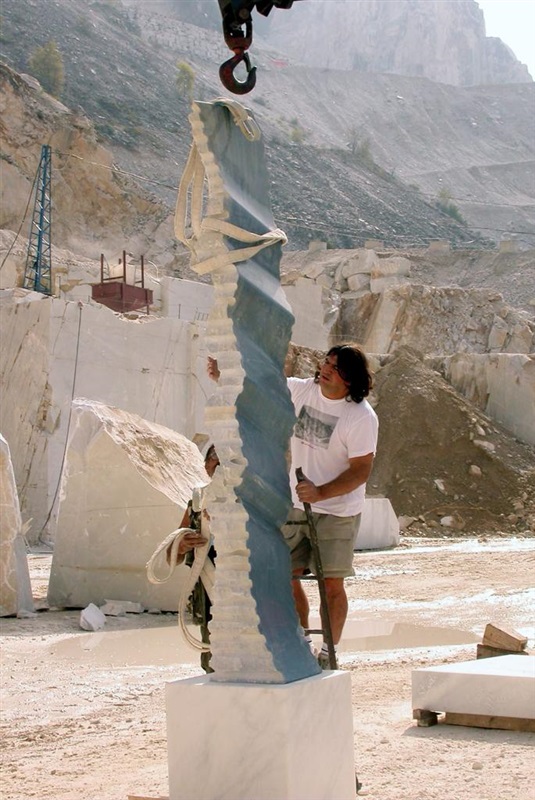 Toffoletti pursues the works of Dante and immortalizes his memory