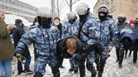 Russia arrests 750