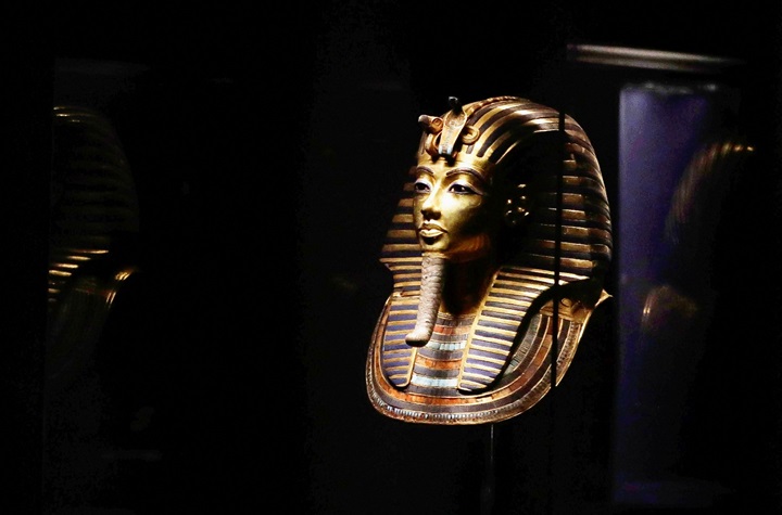 The Secrets of the Golden Mask: Tutankhamun Astonishes the World