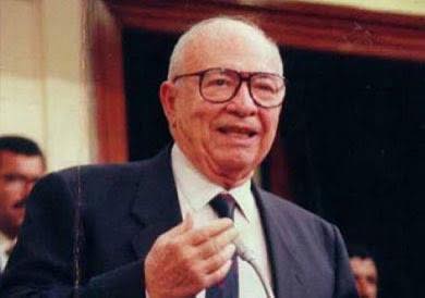 At five in the afternoon, Cairo time (16)