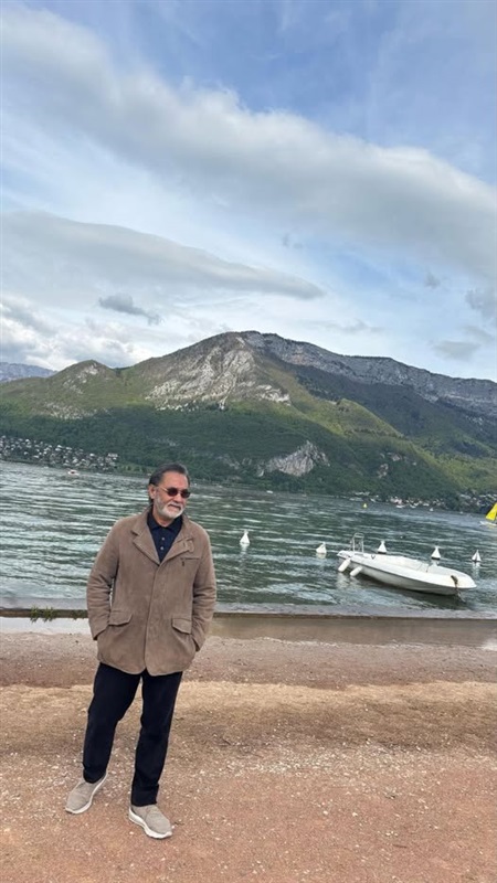 At five in the afternoon, Cairo time (23)