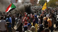 Thousands rally in