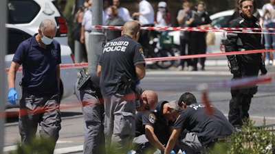 Palestinian man stabs