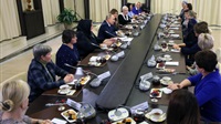 Putin meets grieving